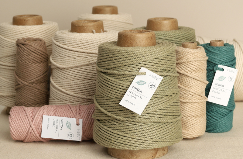 basics Cadeaulinten en decoratielinten zoals een double face satin lint en organza lint.